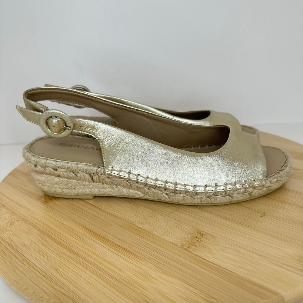 Bernardo Melila Espadrille Wedge Sandals Gold Metallic Leather Size 6 NEW